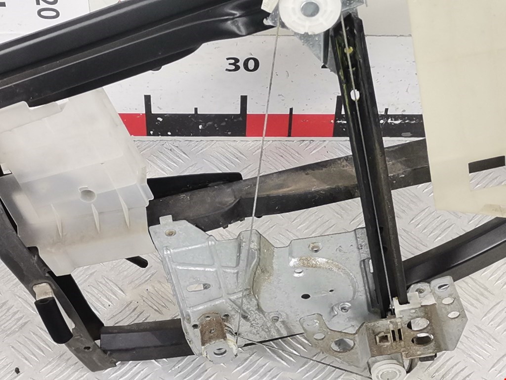 Стеклоподъемник задний левый AUDI A4 B5 1995-2001