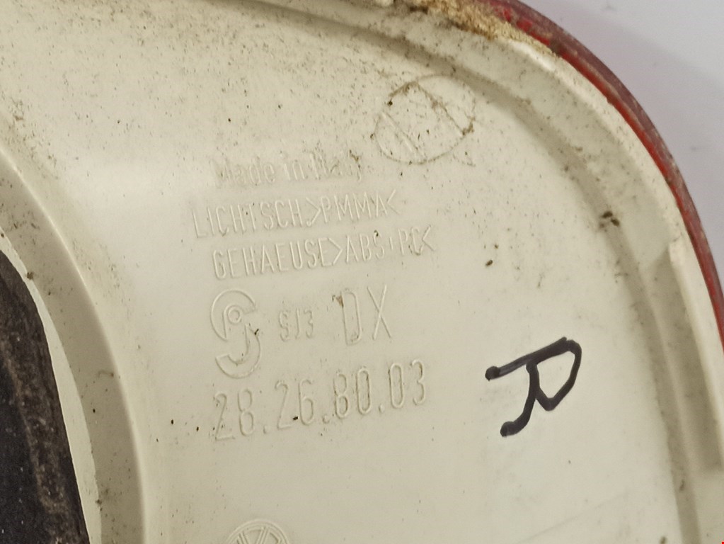 Фонарь задний внутренний правый VOLKSWAGEN Touareg 2002-2010