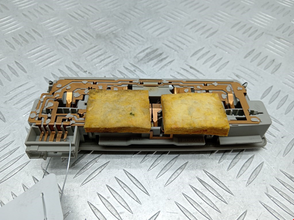 Плафон салонный (салона фонарь) RENAULT Laguna 2001-2007