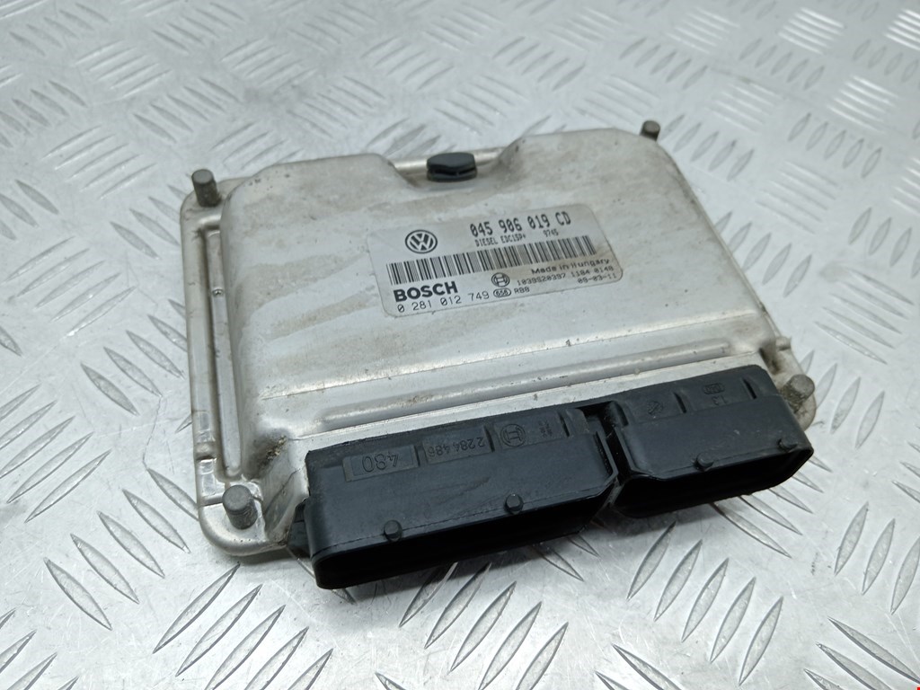 Блок управления двигателя (ЭБУ) SKODA Fabia MK2 5J 2007-2014