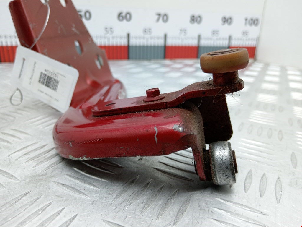 Ролик двери сдвижной (левый/правый средний верхний/нижний) FORD Windstar 1994-2003