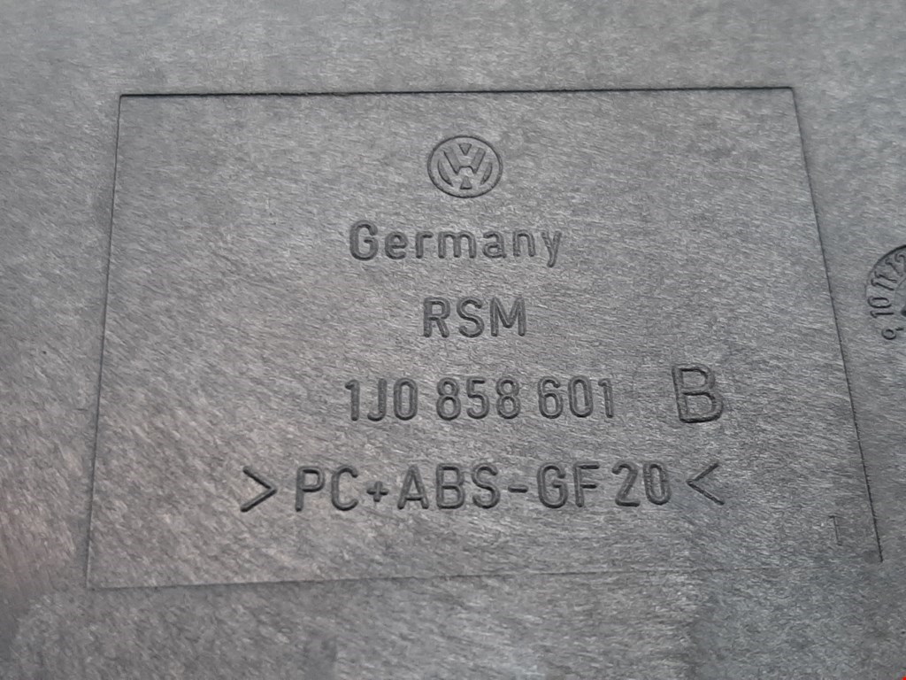 Подстаканник VOLKSWAGEN Golf IV 1997-2003