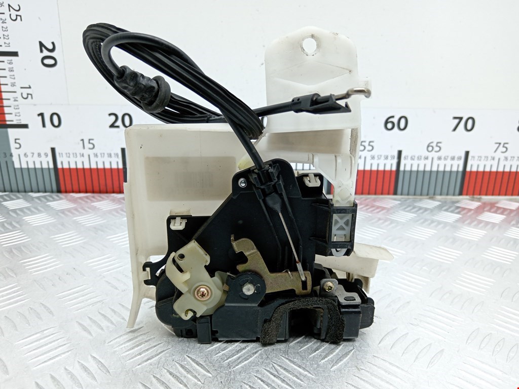 Замок двери передней левой VOLKSWAGEN Polo IV 2001-2009