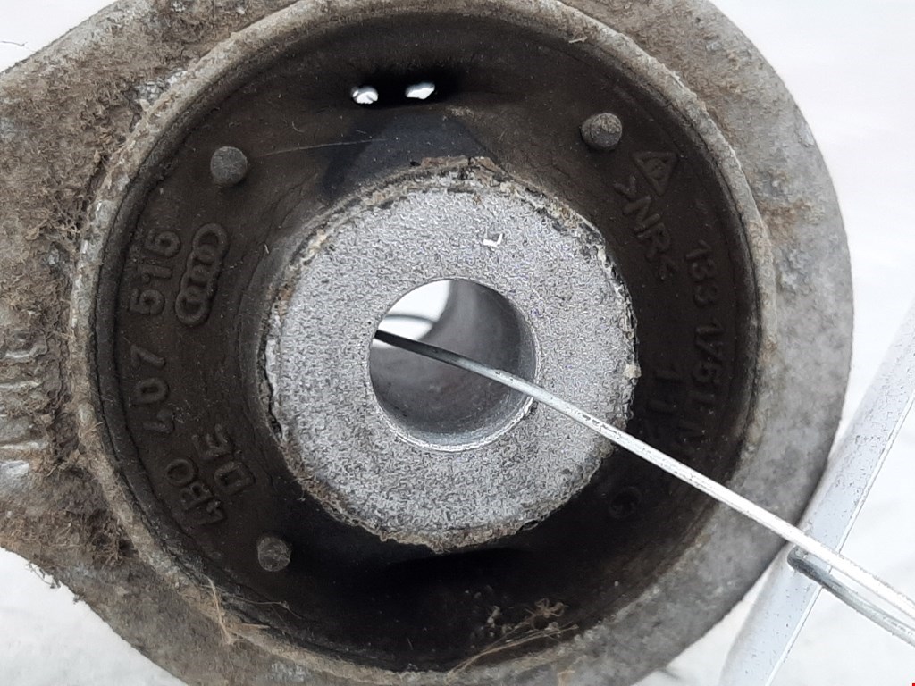 Рычаг передний правый AUDI A4 B5 1995-2001