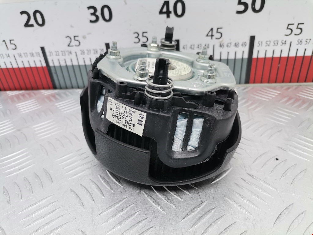 Подушка безопасности в рулевое колесо VOLKSWAGEN Polo IV 2001-2009