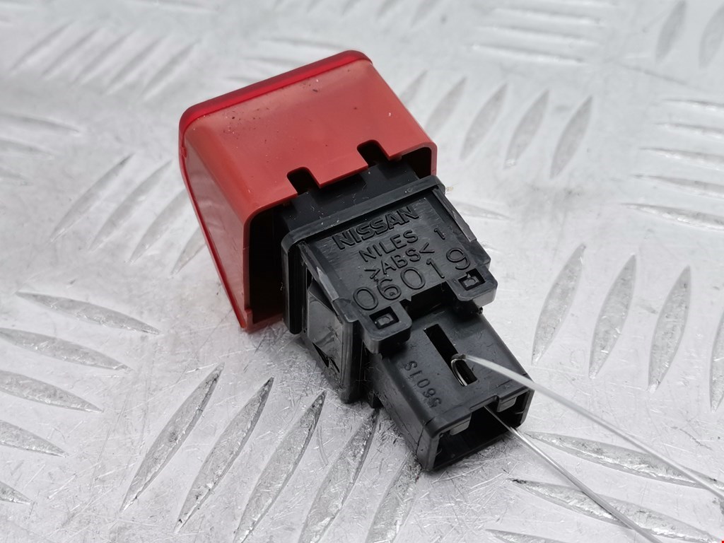 Кнопка аварийной сигнализации (аварийки) NISSAN Micra K12 2003-2010