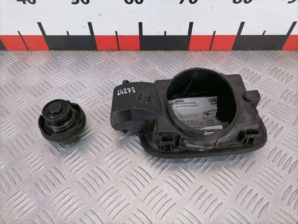Лючок бензобака AUDI A6 C6 2004-2010