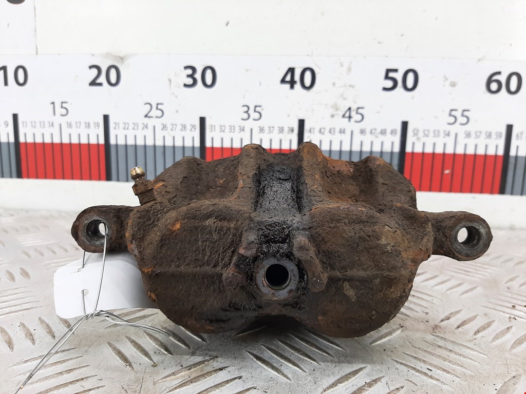 Суппорт передний правый SUBARU Legacy 1998-2004