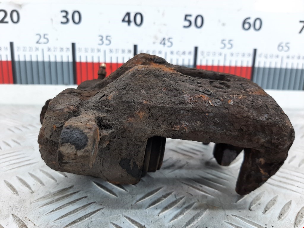 Суппорт передний правый SUBARU Legacy 1998-2004