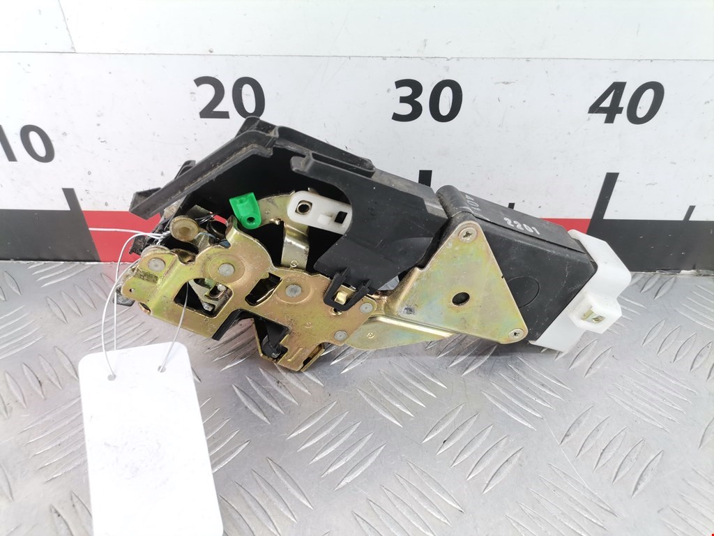 Замок двери задней левой MITSUBISHI Space Star 1999-2006