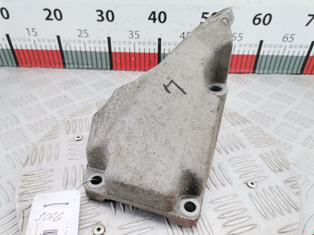 Кронштейн (крепление лапа) двигателя Audi A6 C5 (1997-2005)