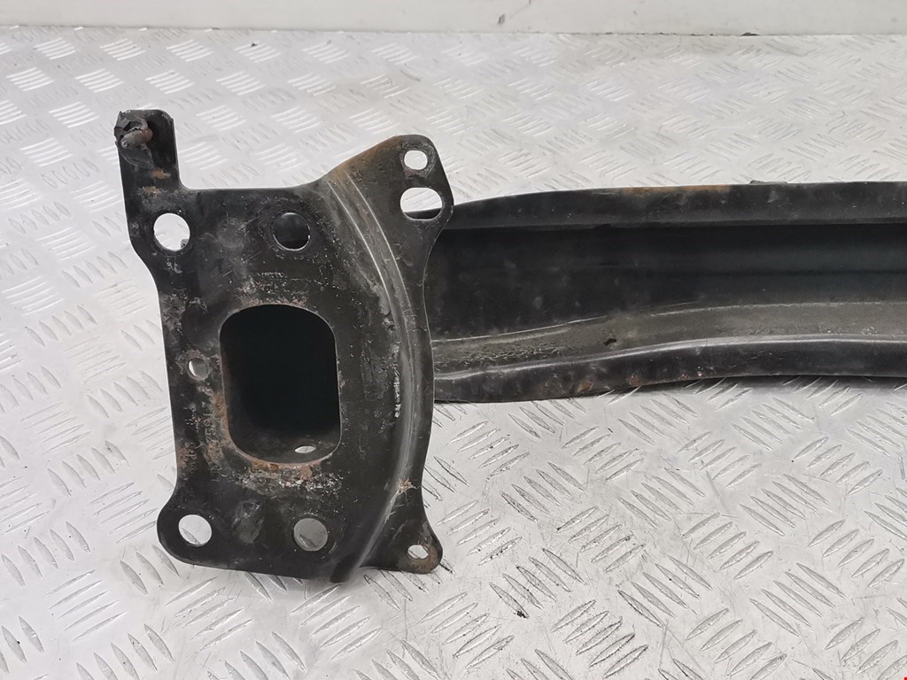 Усилитель переднего бампера (передний) VOLKSWAGEN Golf V 2003-2009