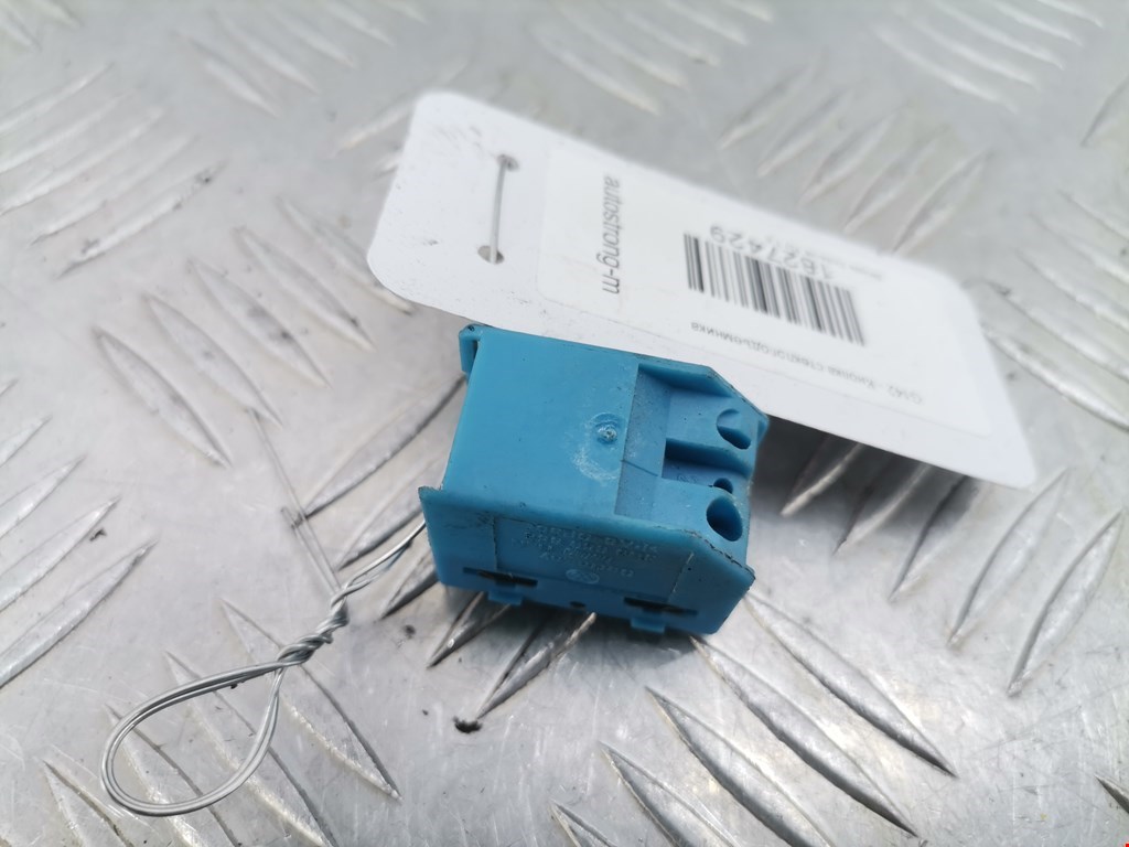 Кнопка стеклоподъемника SKODA Octavia A4 1U- 1997-2010