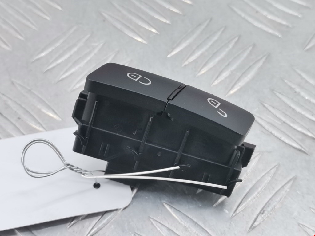 Кнопка центрального замка Mercedes C-Class (W204) (2006-2015)