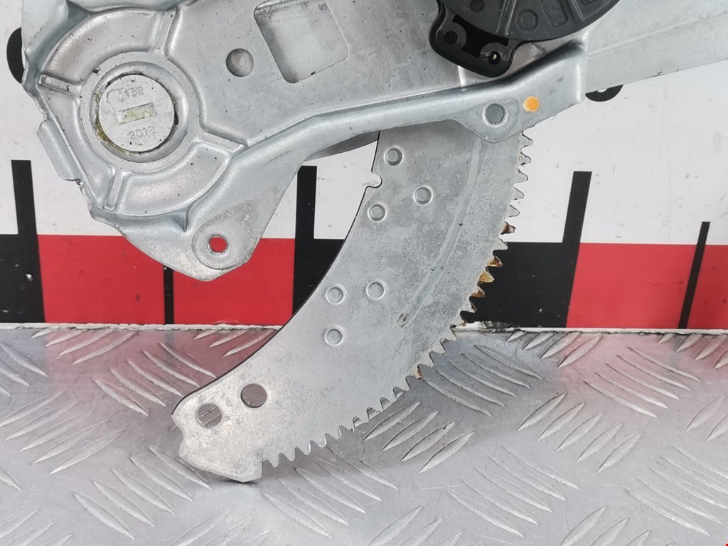 Стеклоподъемник задний правый NISSAN Note E11 2005-2014