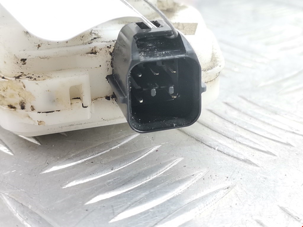 Замок двери передней правой MITSUBISHI L200 K6,K7 1996-2006