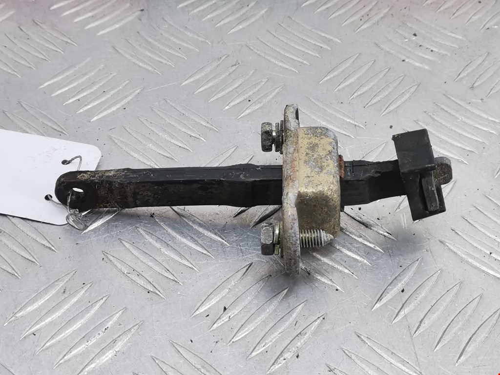 Ограничитель открывания двери MITSUBISHI L200 K6,K7 1996-2006