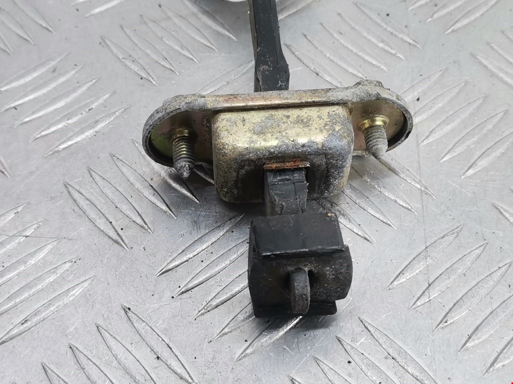 Ограничитель открывания двери MITSUBISHI L200 K6,K7 1996-2006