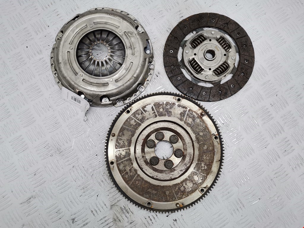 Маховик (демпфер сцепления) VOLKSWAGEN Golf V 2003-2009