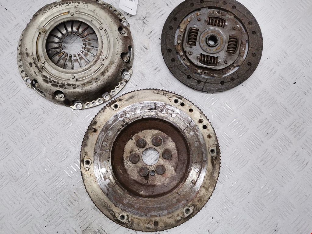 Маховик (демпфер сцепления) FORD Focus I 1998-2005