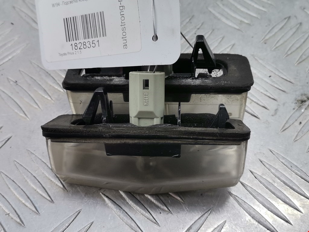 Фонарь подсветки номера TOYOTA Prius II XW20 2003-2012