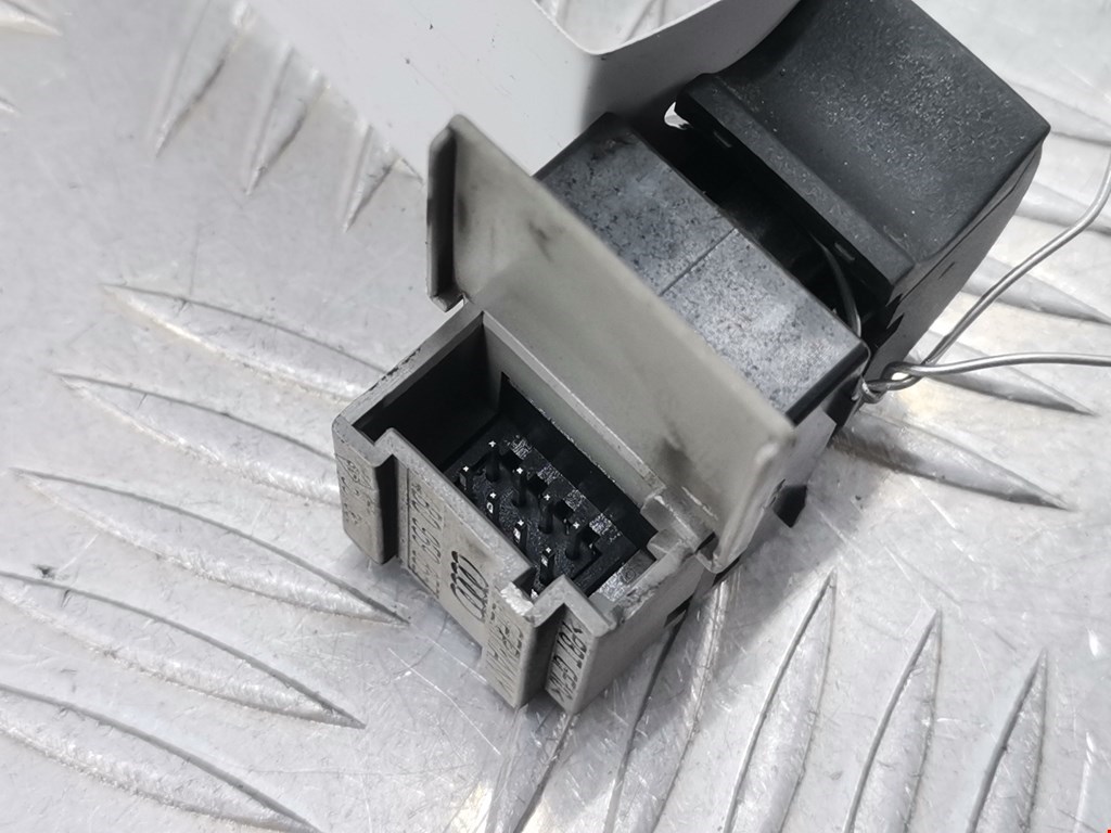 Кнопка стеклоподъемника AUDI A3 8L 1996-2003