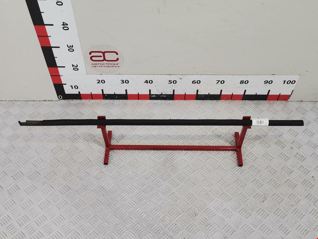 Накладка декоративная (молдинг) стекла двери задней правой Volkswagen Caddy 3 (2004-2015)