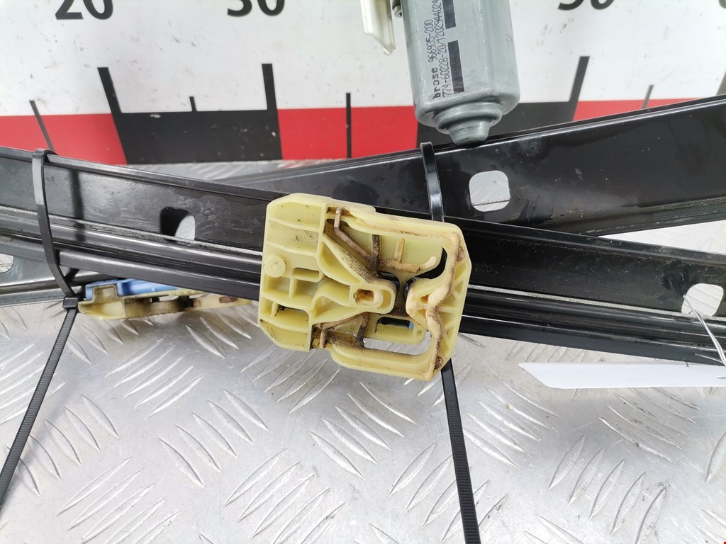 Стеклоподъемник передний левый AUDI A4 B8 2007-2015