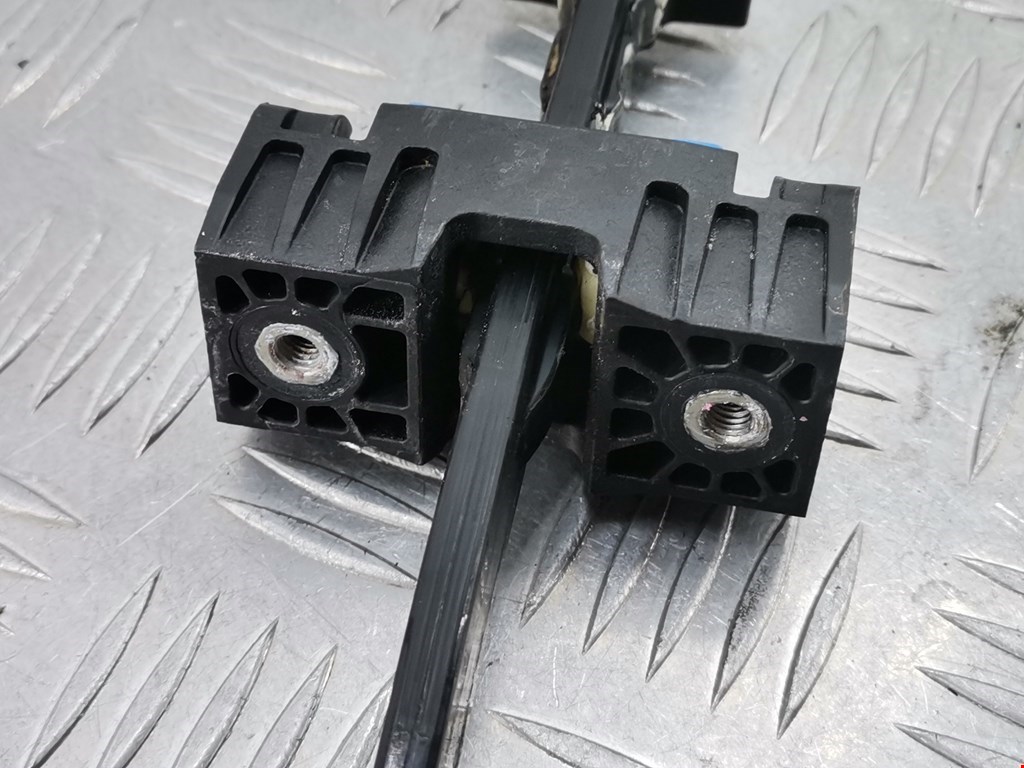 Ограничитель открывания двери AUDI A4 B8 2007-2015