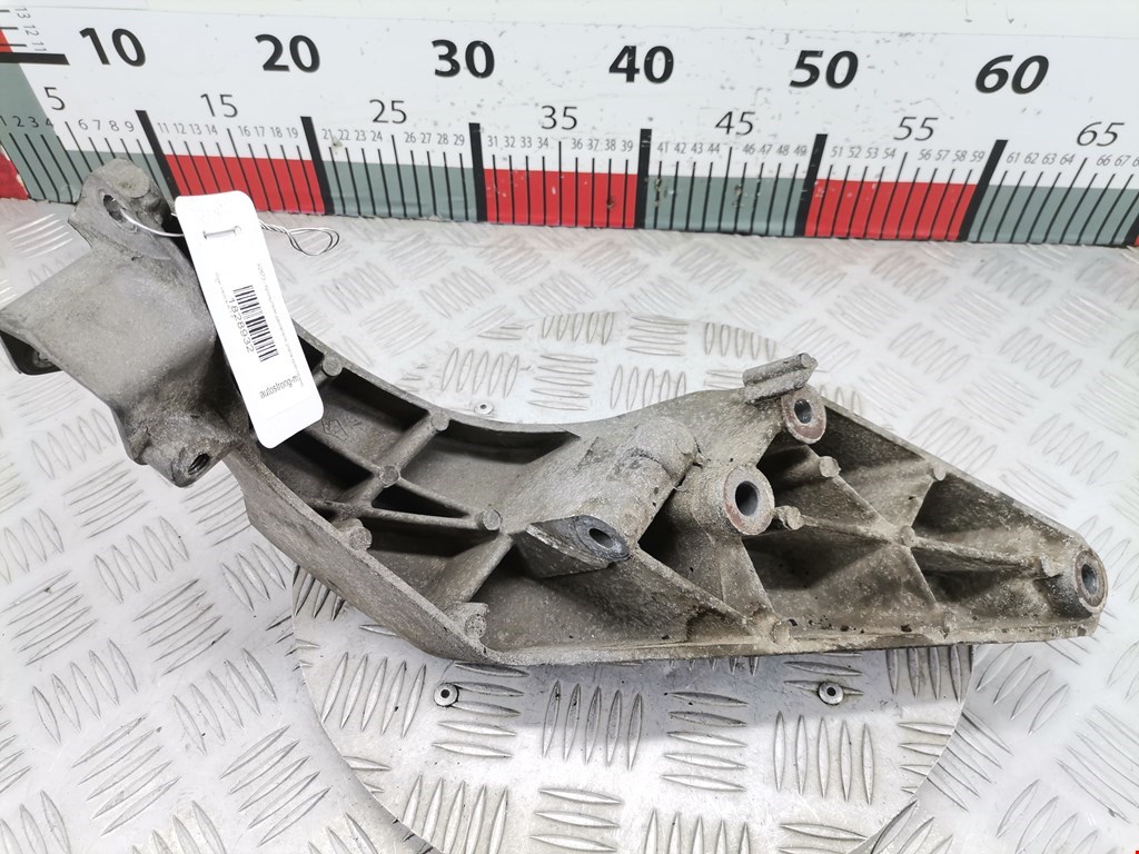 Кронштейн (крепление лапа) двигателя Opel Vectra B (1995-2002)