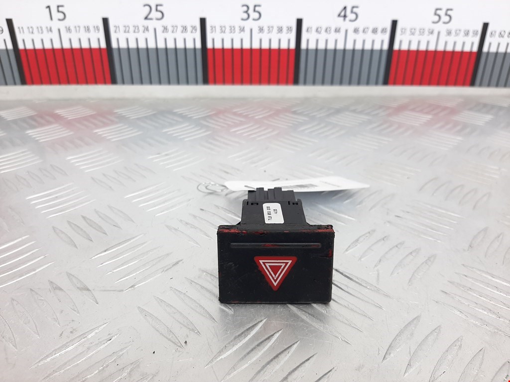 Кнопка аварийной сигнализации Volkswagen Touareg 1 (2002-2010)