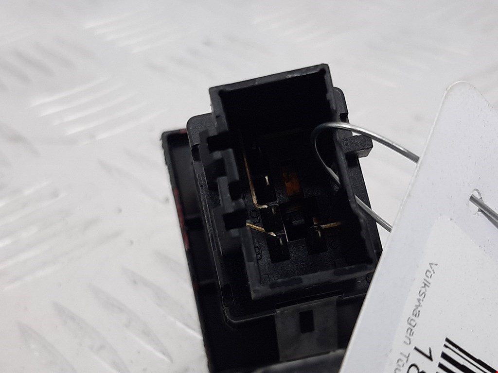 Кнопка аварийной сигнализации (аварийки) VOLKSWAGEN Touareg 2002-2010