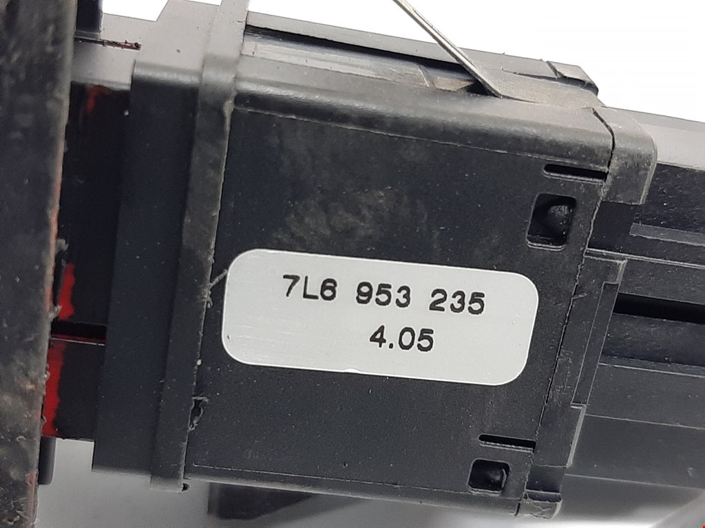 Кнопка аварийной сигнализации (аварийки) VOLKSWAGEN Touareg 2002-2010