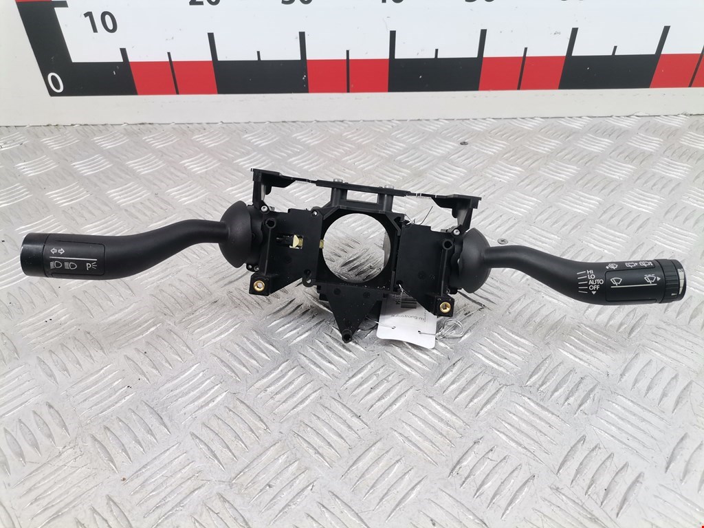 Переключатель поворотов и дворников (стрекоза) Volkswagen Touareg 1 (2002-2010)