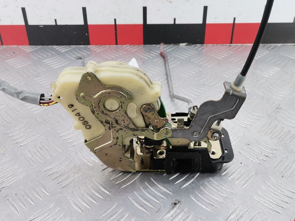 Замок двери передней правой KIA Sorento 2002-2009