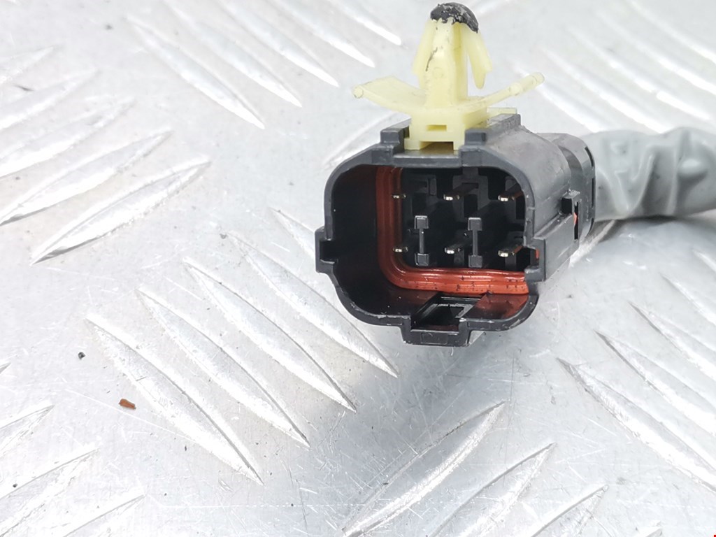 Замок двери передней правой KIA Sorento 2002-2009