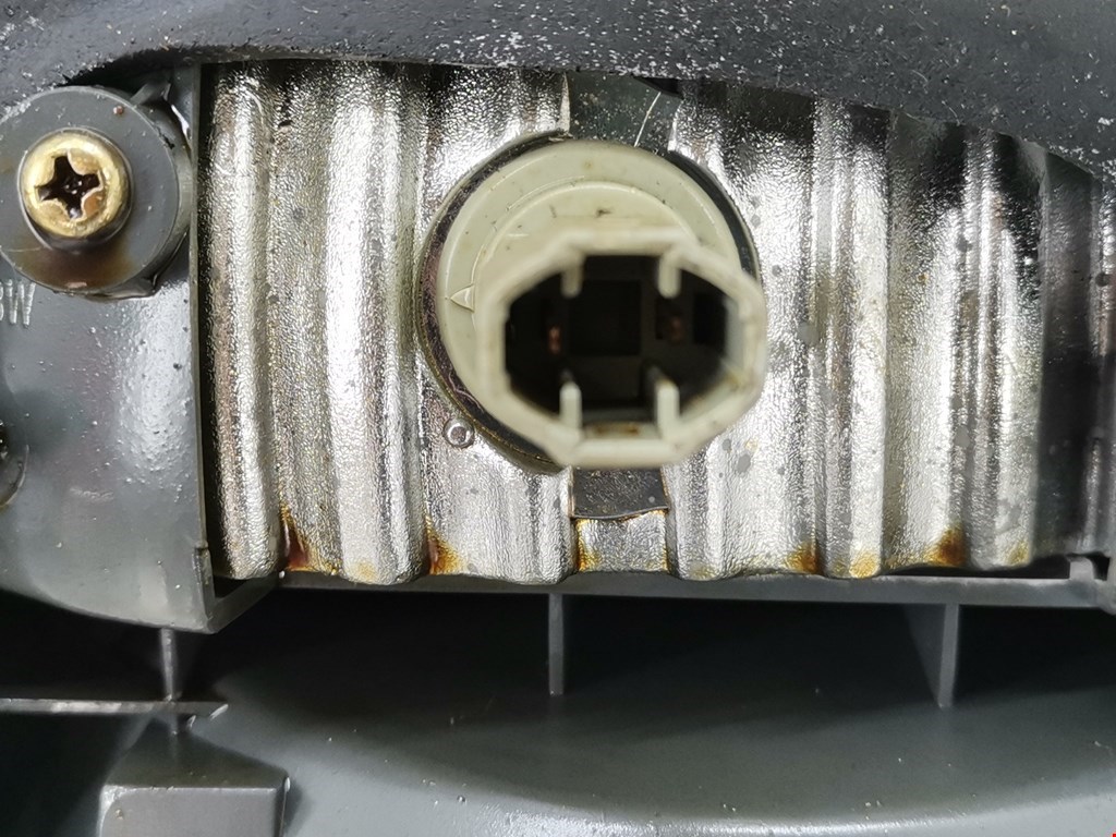 Фонарь задний внутренний правый MAZDA 626 GF 1997-2003