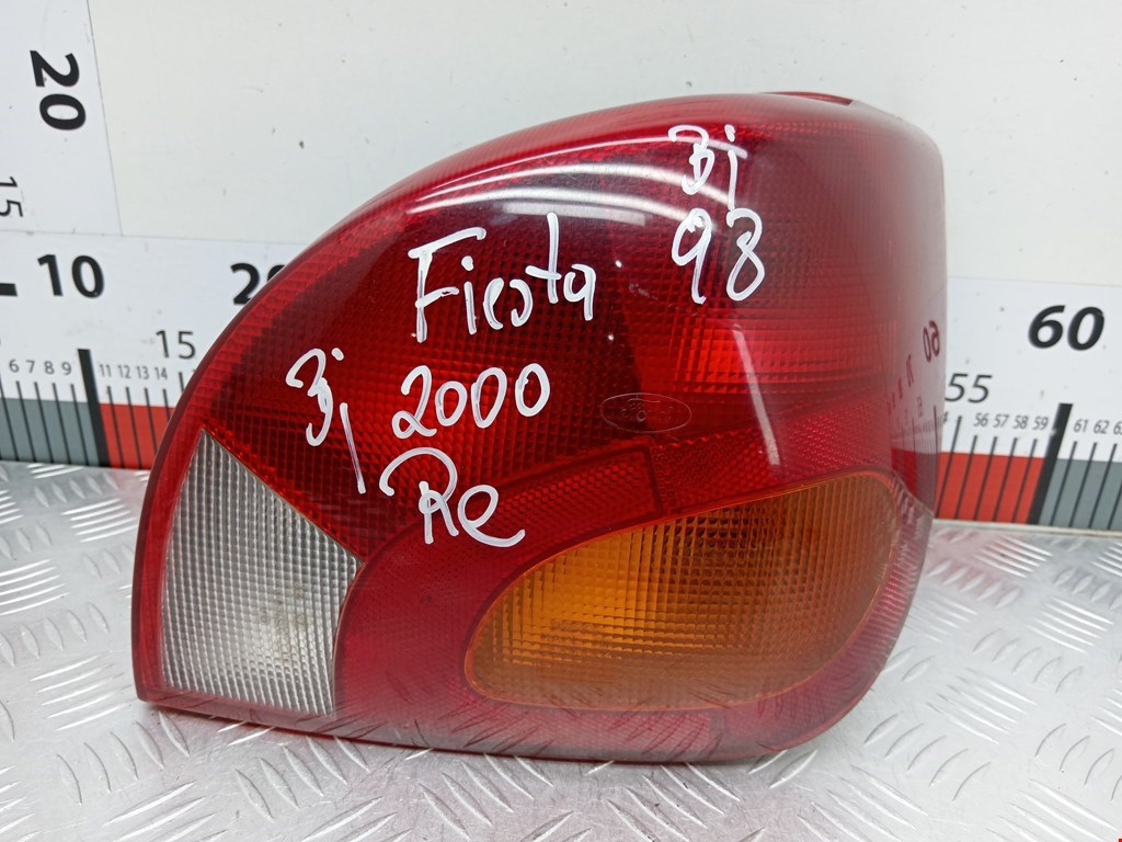 Фонарь задний правый FORD Fiesta 1995-2001