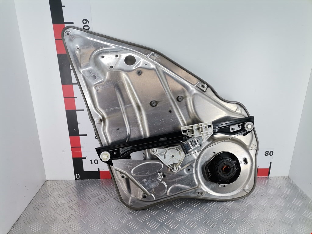 Стеклоподъемник задний левый MERCEDES-BENZ C-Class C-klasse W204 2007-2015