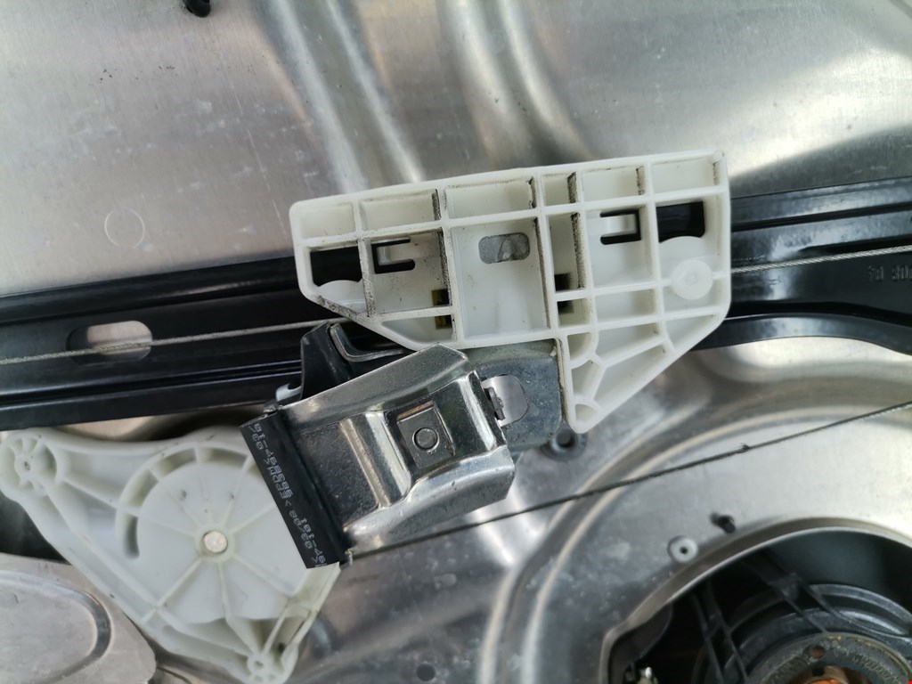 Стеклоподъемник задний левый MERCEDES-BENZ C-Class C-klasse W204 2007-2015