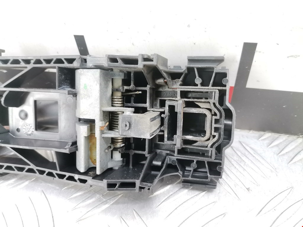 Ручка двери задней наружная левая SKODA Rapid 2012-2020