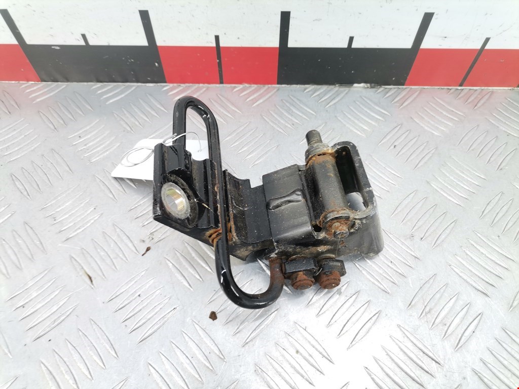 Петля двери задней левой Volkswagen Touareg 1 (2002-2010)