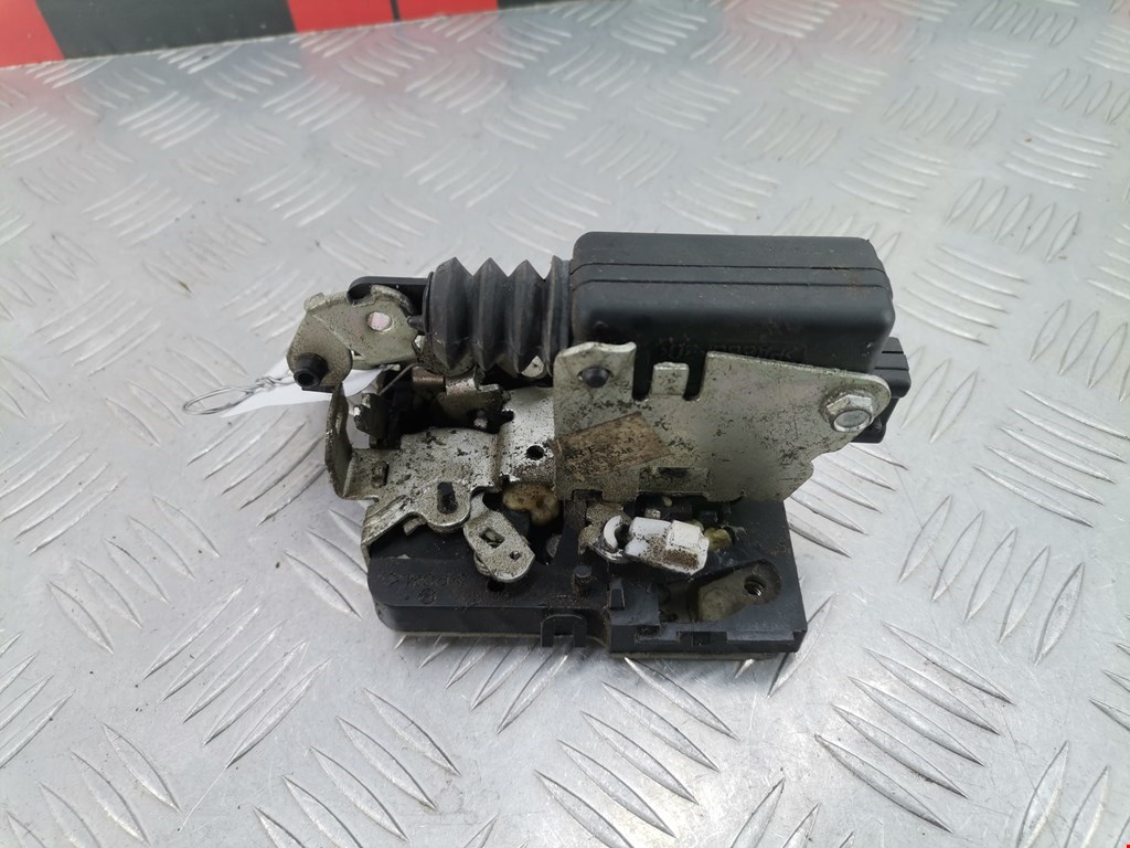 Замок двери задней правой DACIA Sandero 2008-2012