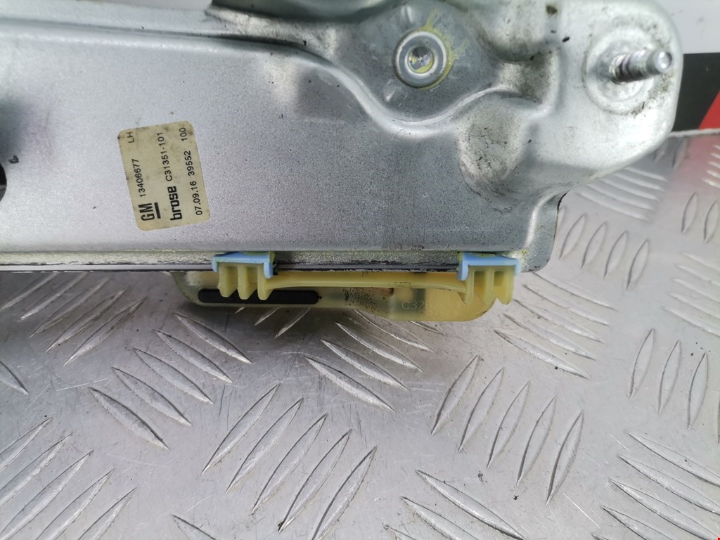 Стеклоподъемник задний левый OPEL Astra K 2015-2021