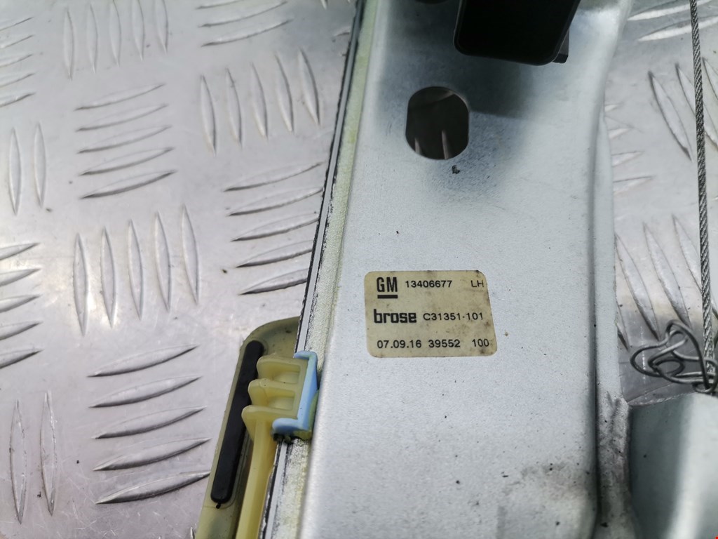 Стеклоподъемник задний левый OPEL Astra K 2015-2021