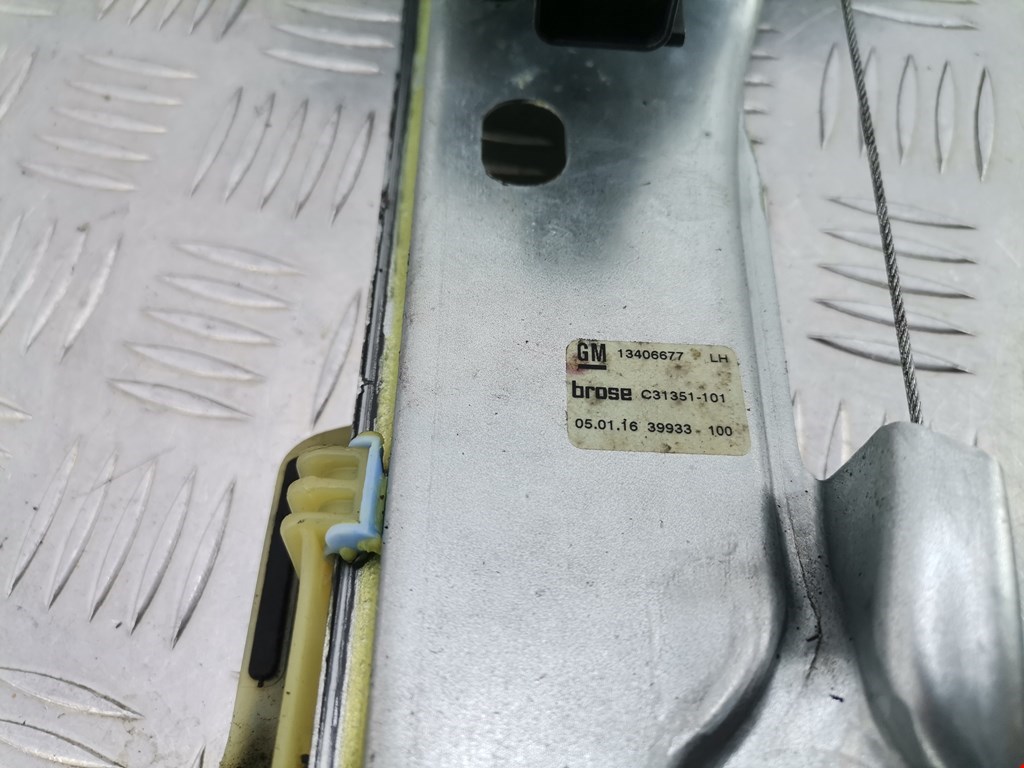 Стеклоподъемник задний левый OPEL Astra K 2015-2021