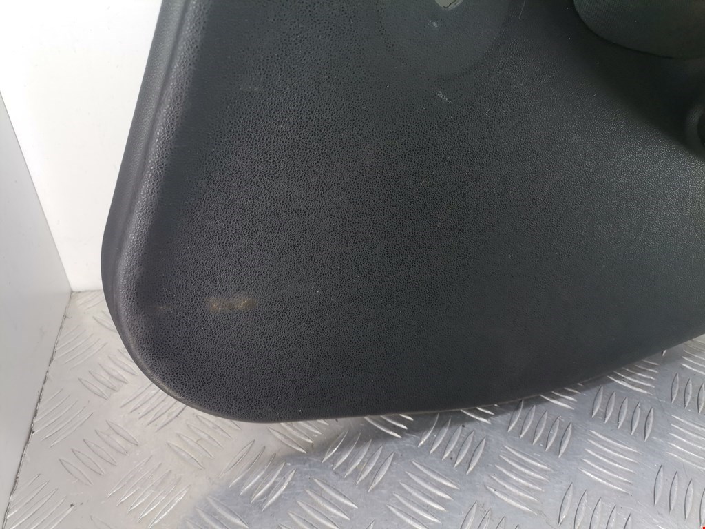 Обшивка двери задняя правая BMW 1er E81\E87 2004-2011