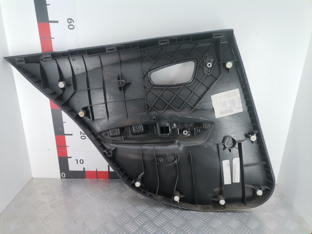 Обшивка двери задняя правая BMW 1er E81\E87 2004-2011