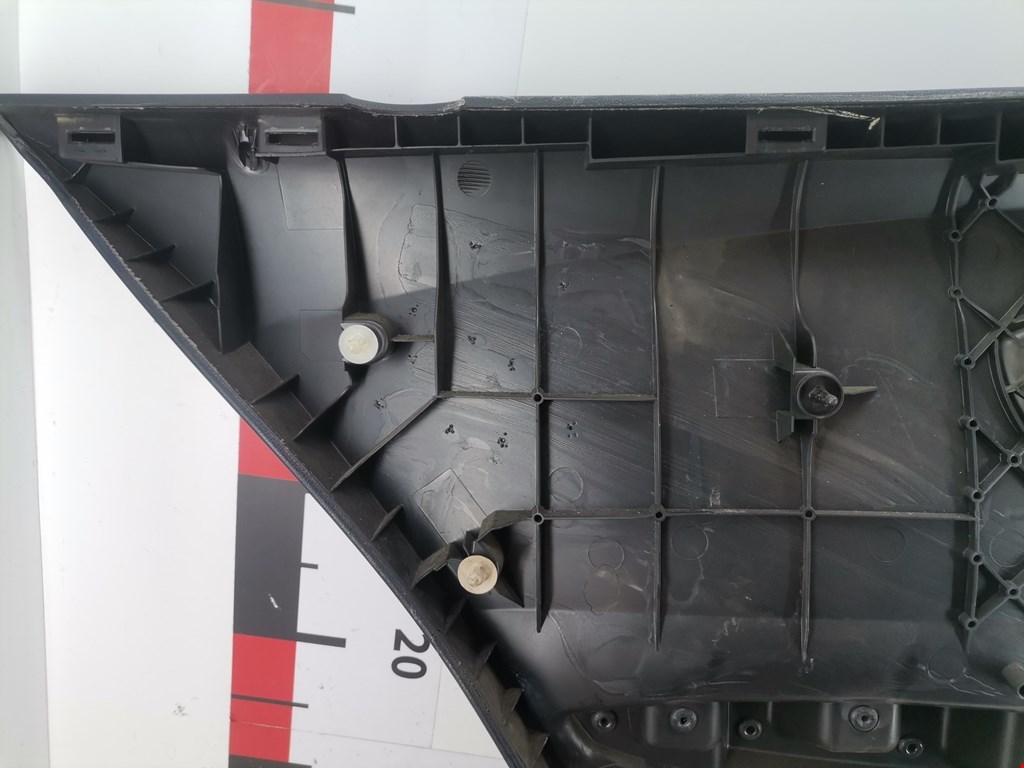 Обшивка двери задняя правая BMW 1er E81\E87 2004-2011