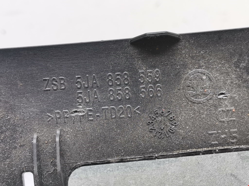 Кожух рулевой колонки SKODA Rapid 2012-2020